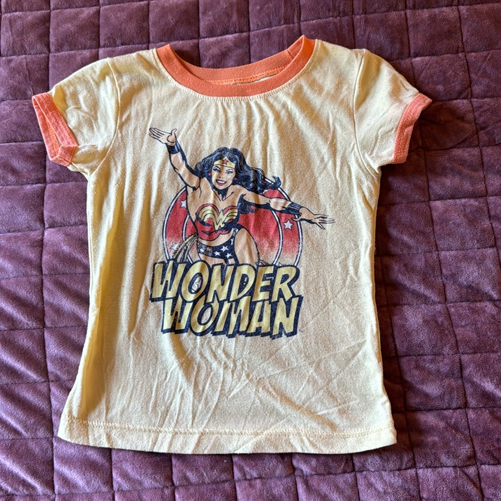 Wonder women graphic Tshirt 2t